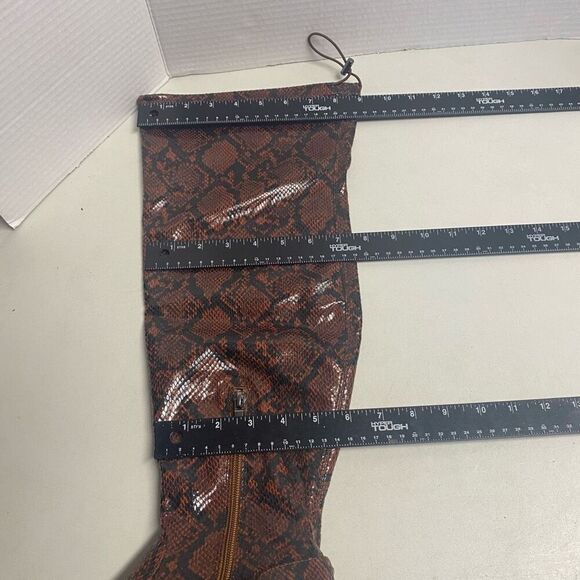 SHOEDAZZLE Women’s Knee Boots Reena Snake Design Beown Size 8 Zipper Closure NEW - Picture 5 of 11